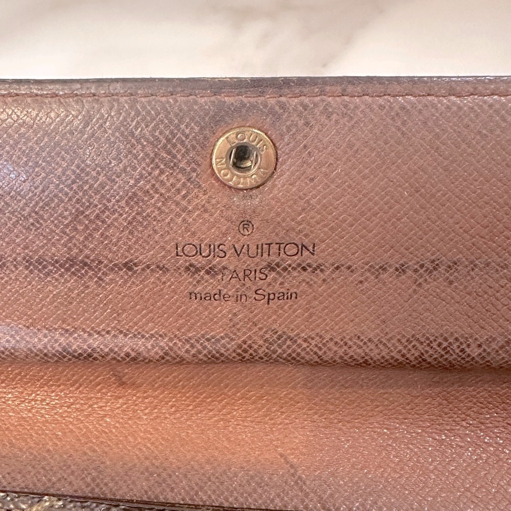 Louis Vuitton Monogram Sarah Wallet - Picture 5 of 16